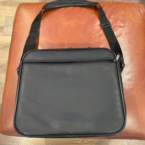 Briefcase Shoulder Bag! Messenger laptop bag for travel/ business/school. - Picture 4 of 13